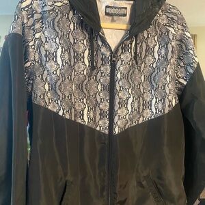 Wind Breaker Size L Draw String Waist Hood